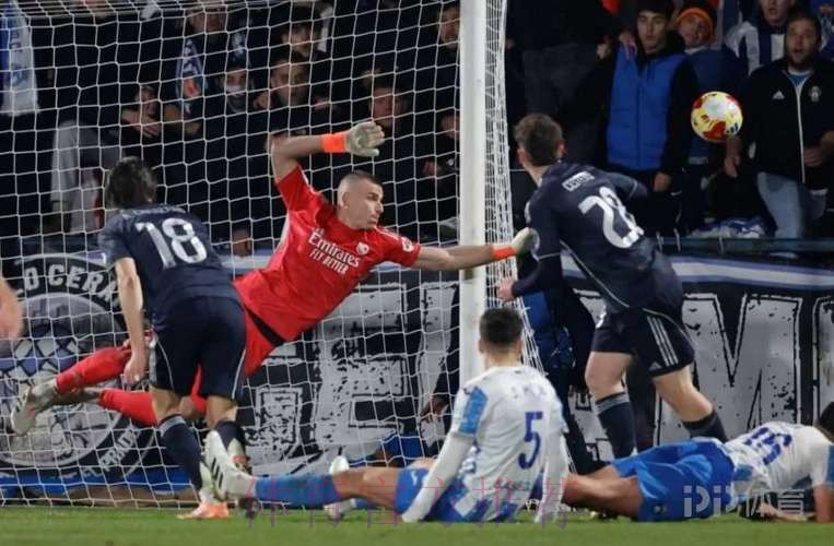 对手0射正!卢宁:感谢球队 今天我的手指都冻僵了 对手0射正!卢宁:感谢球队 今天我的手指都冻僵了